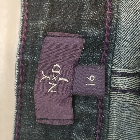 NYDJ dark wash bootcut blingy back pockets - Picture 11 of 13